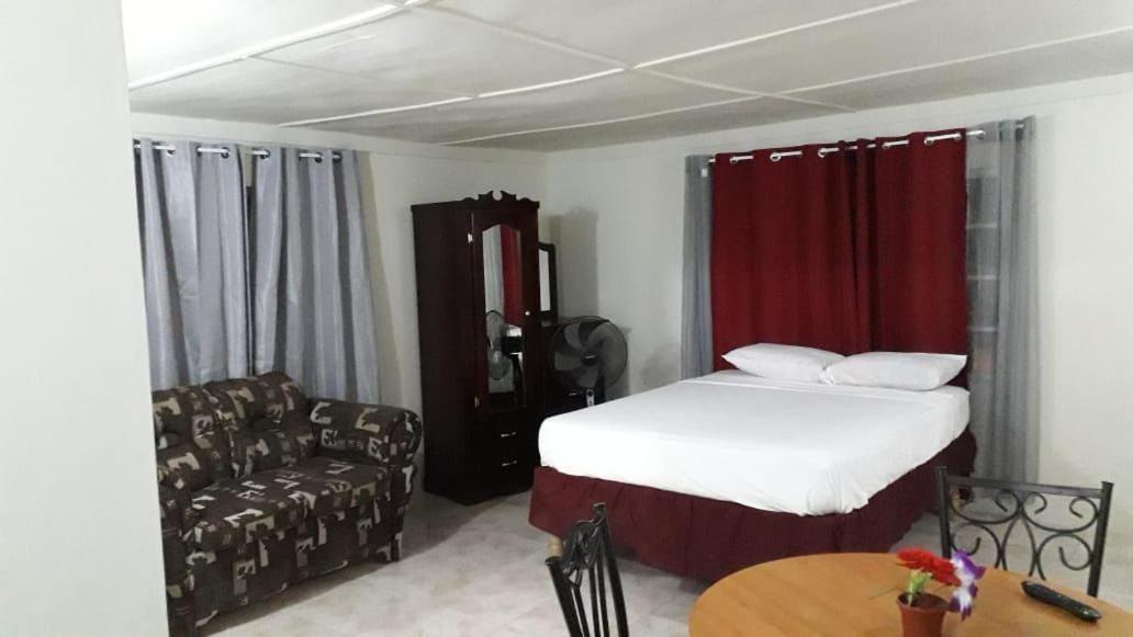Apartments At Westvillage 5 No Ac Low Price Studio Montego Bay Eksteriør bilde